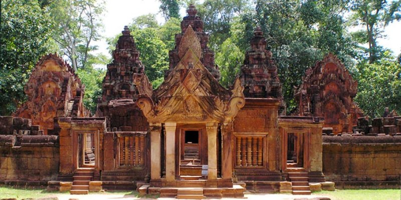 Ancient Khmer Lintel At Banteay Srei
