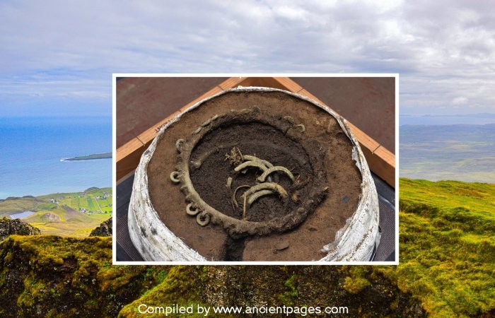 Bronze Age Hoard From The Thames