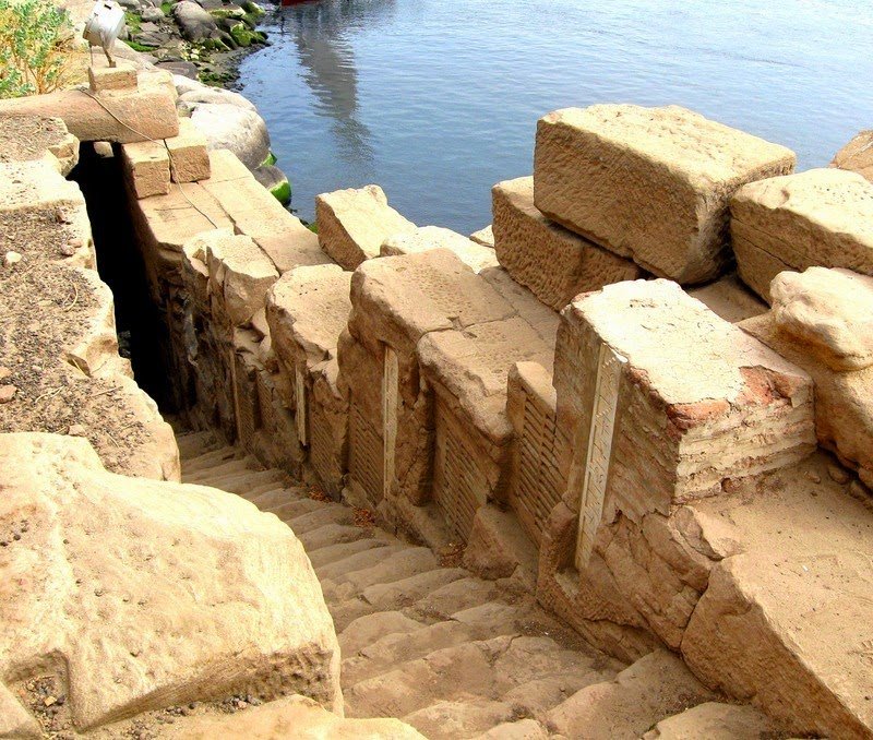 Egyptian Nilometer Water Level Tool
