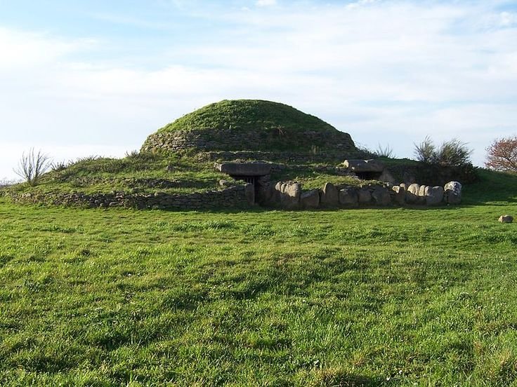 Lydian Tumulus Burial Mounds<span class=