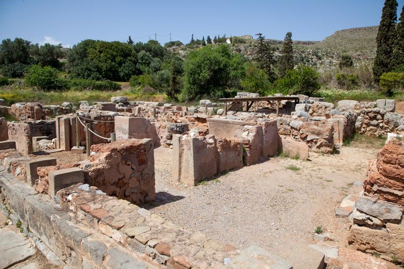 Minoan Lustral Basin Architecture