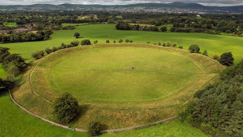 Neolithic Henge Monuments In Ireland<span class=