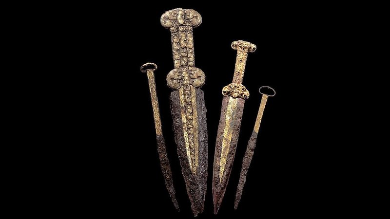 Scythian Warrior Gold Dagger<span class=