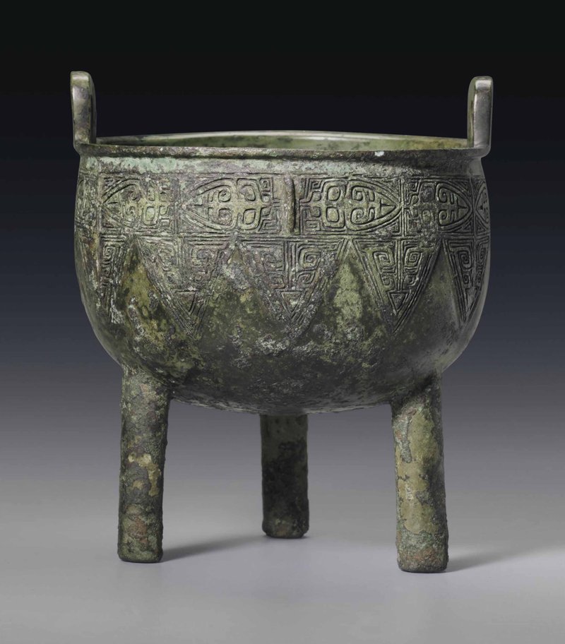 Shang Dynasty Bronze Ritual Ding Vessel