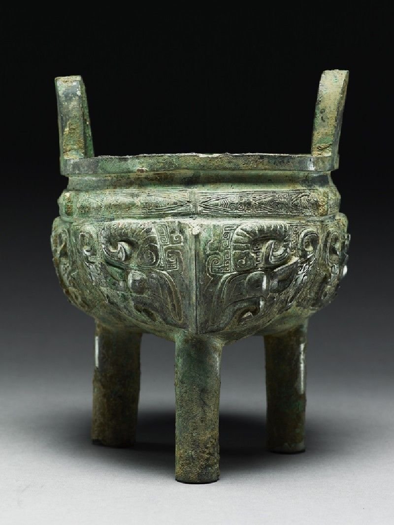 Shang Dynasty Bronze Ritual Ding Vessel