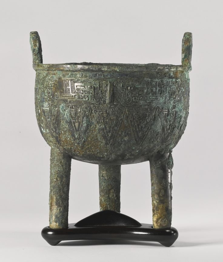 Shang Dynasty Bronze Ritual Ding Vessel