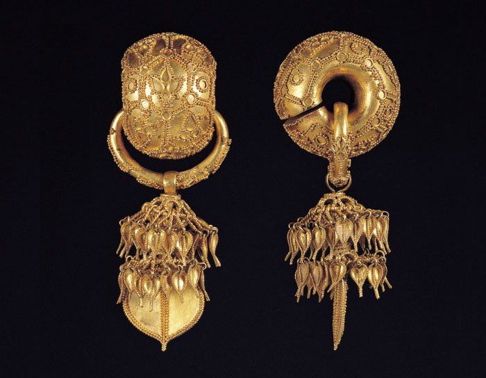 Silla Gold Earrings From Korean Tombs