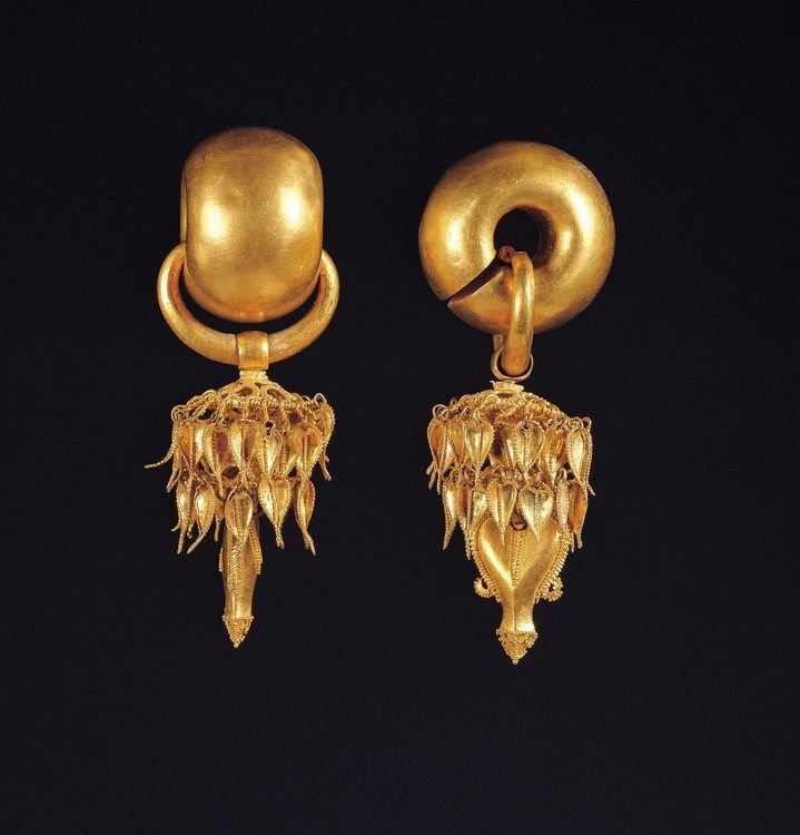 Silla Gold Earrings From Korean Tombs<span class=
