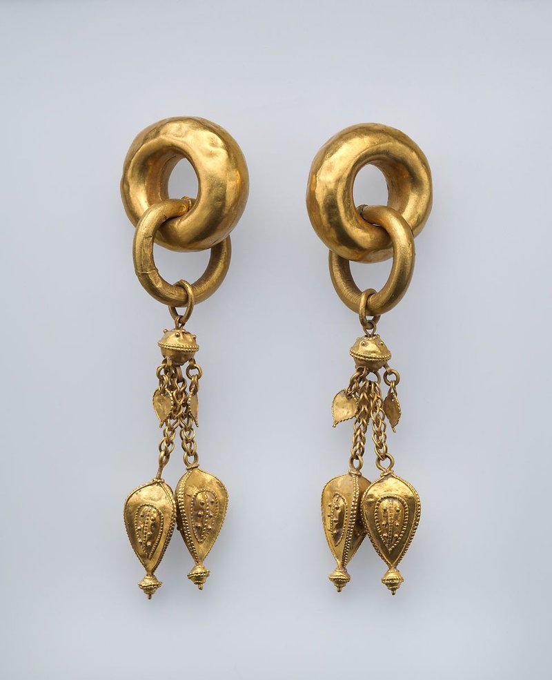 Silla Gold Earrings From Korean Tombs
