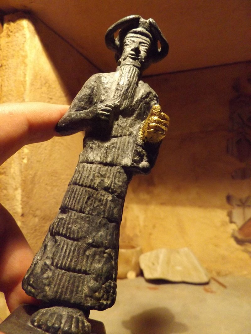 Sumerian Worshipper Statues With Clasped Hands