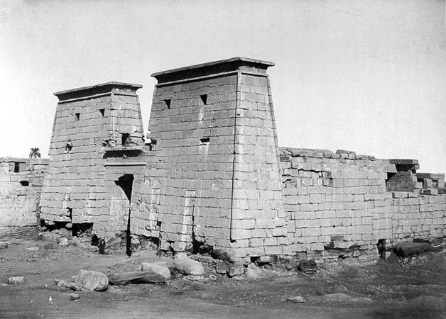 Temple Of Khonsu At Karnak<span class=