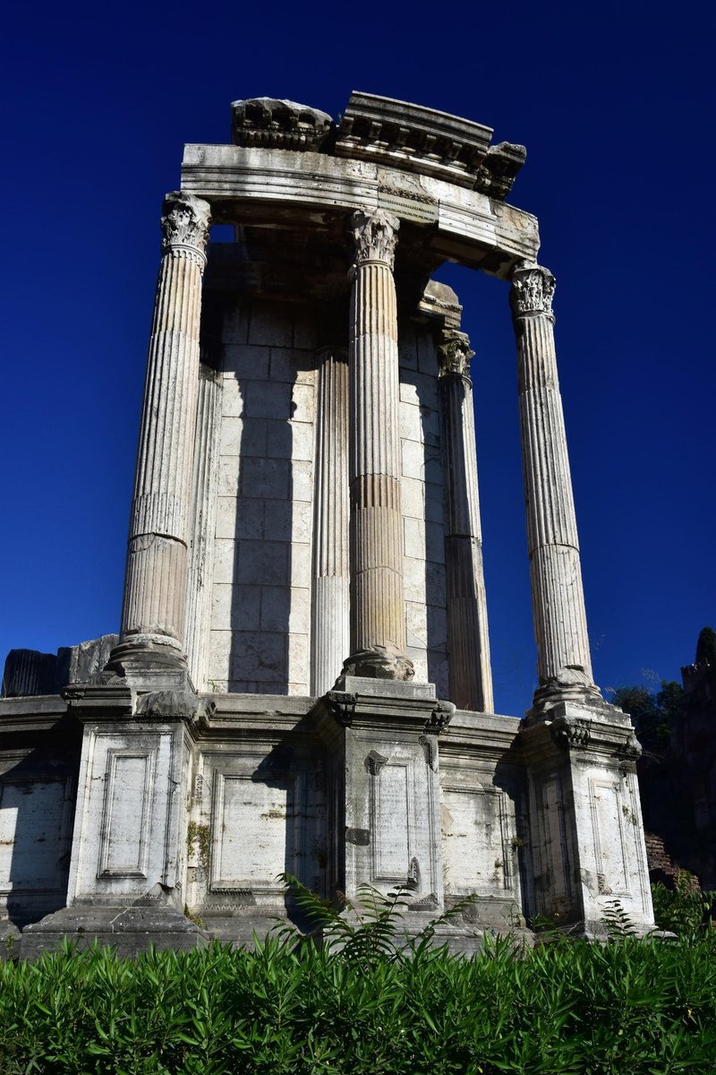 Temple Of Vesta Ruins In Rome<span class=