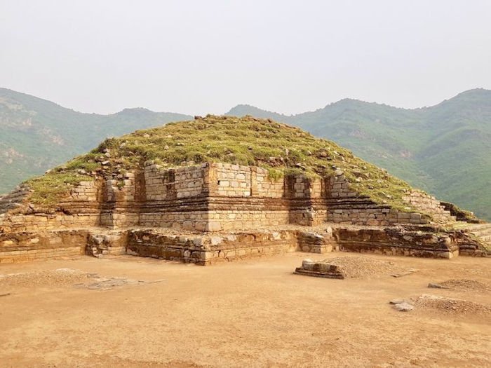 The Archaeology Of Early Buddhist Stupas